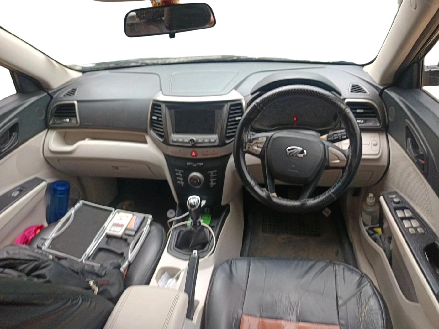 2019 Mahindra XUV300 W6 1.2 PETROL, Petrol, Manual, 85,386 km, interior