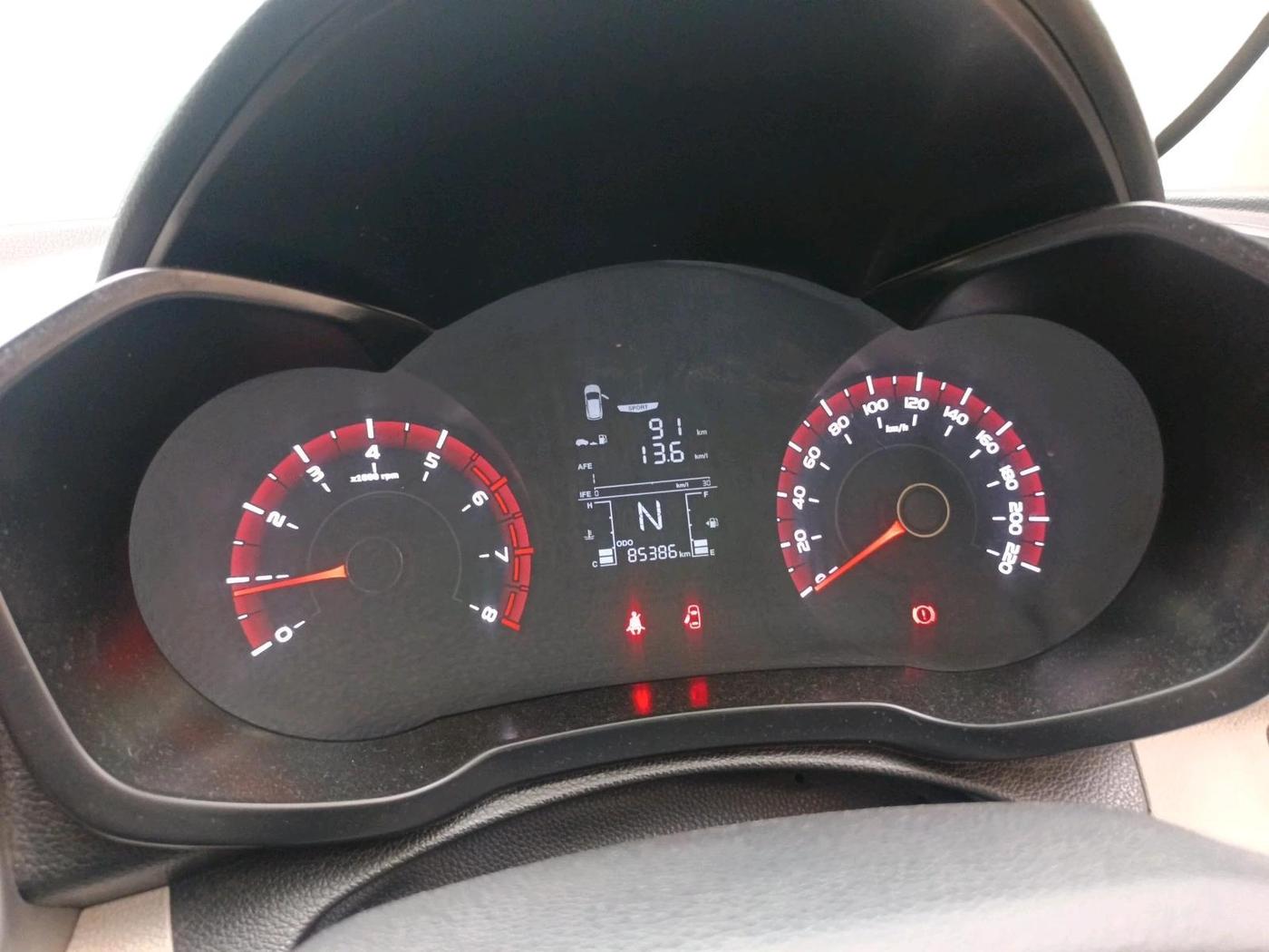 2019 Mahindra XUV300 W6 1.2 PETROL, Petrol, Manual, 85,386 km, interior