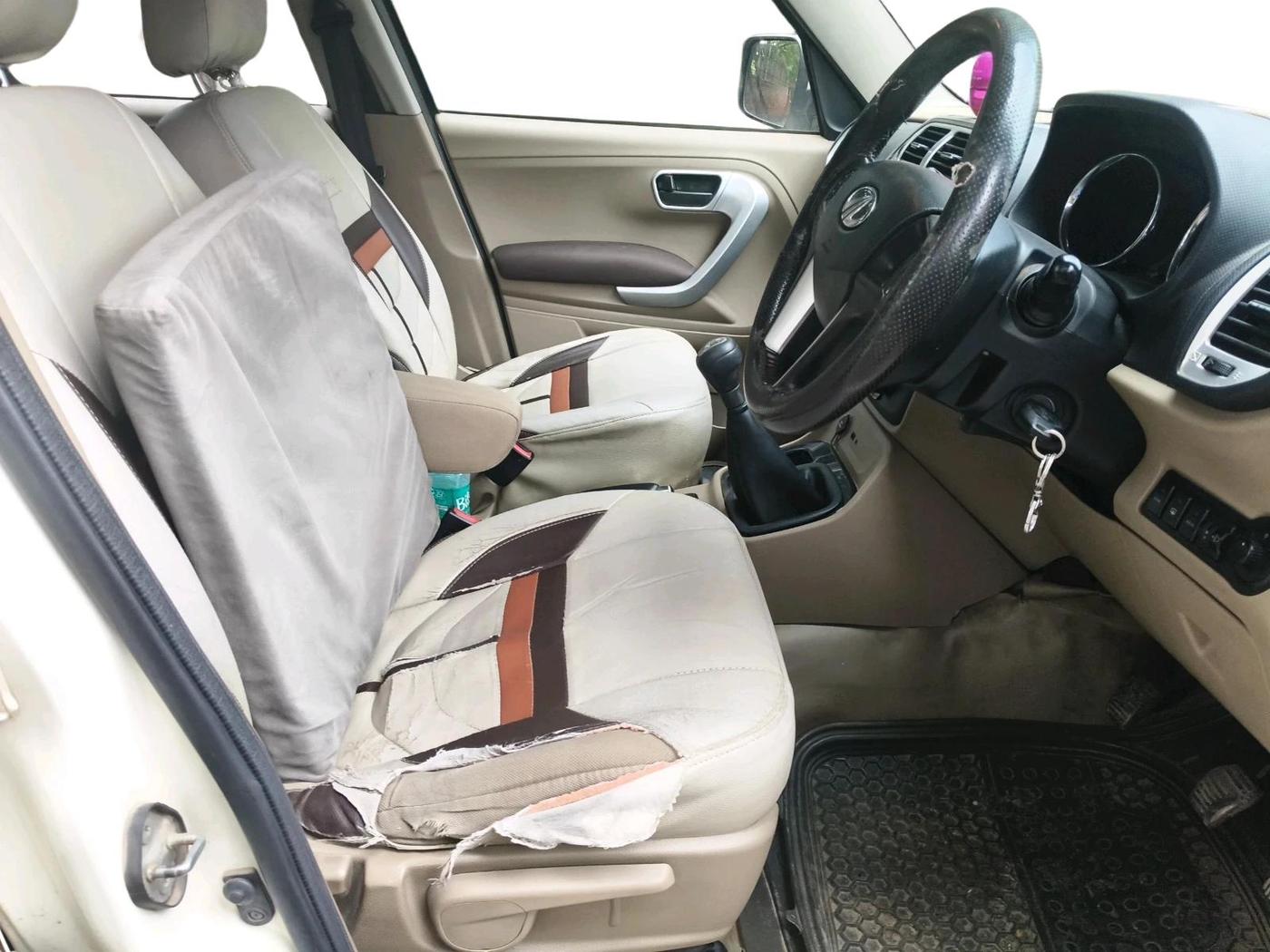 2017 Mahindra TUV300 T8, Diesel, Manual, 1,14,281 km, interior