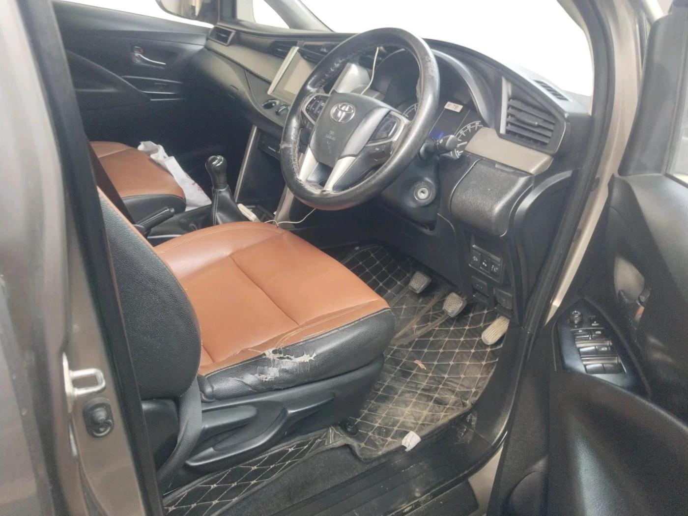 2020 Toyota Innova Crysta 2.4 G 7 STR, Diesel, Manual, 3,08,594 km, interior