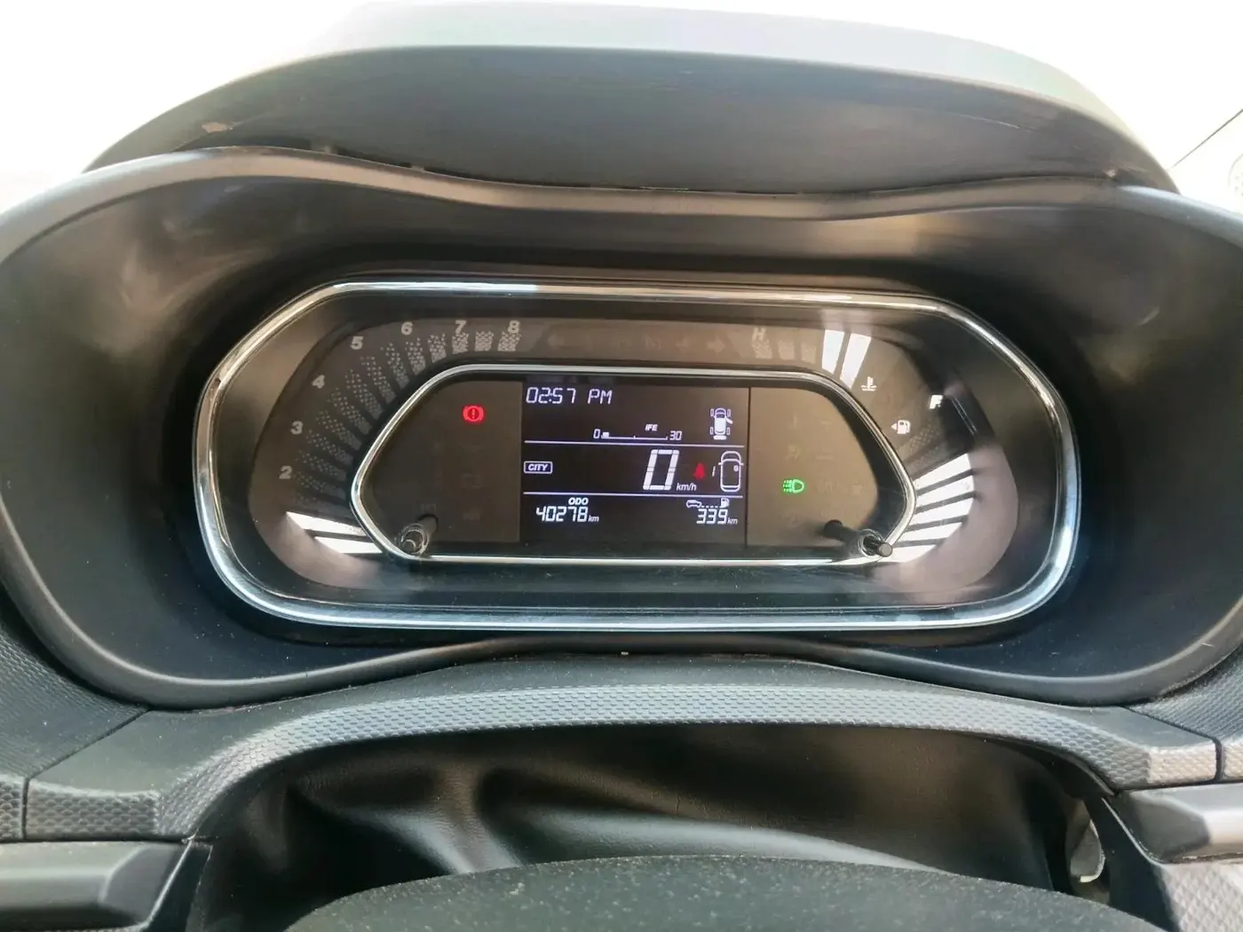 2023 Tata NEXON SMART+ SUNROOF 1.2 PETROL, Petrol, Manual, 40,278 km, interior