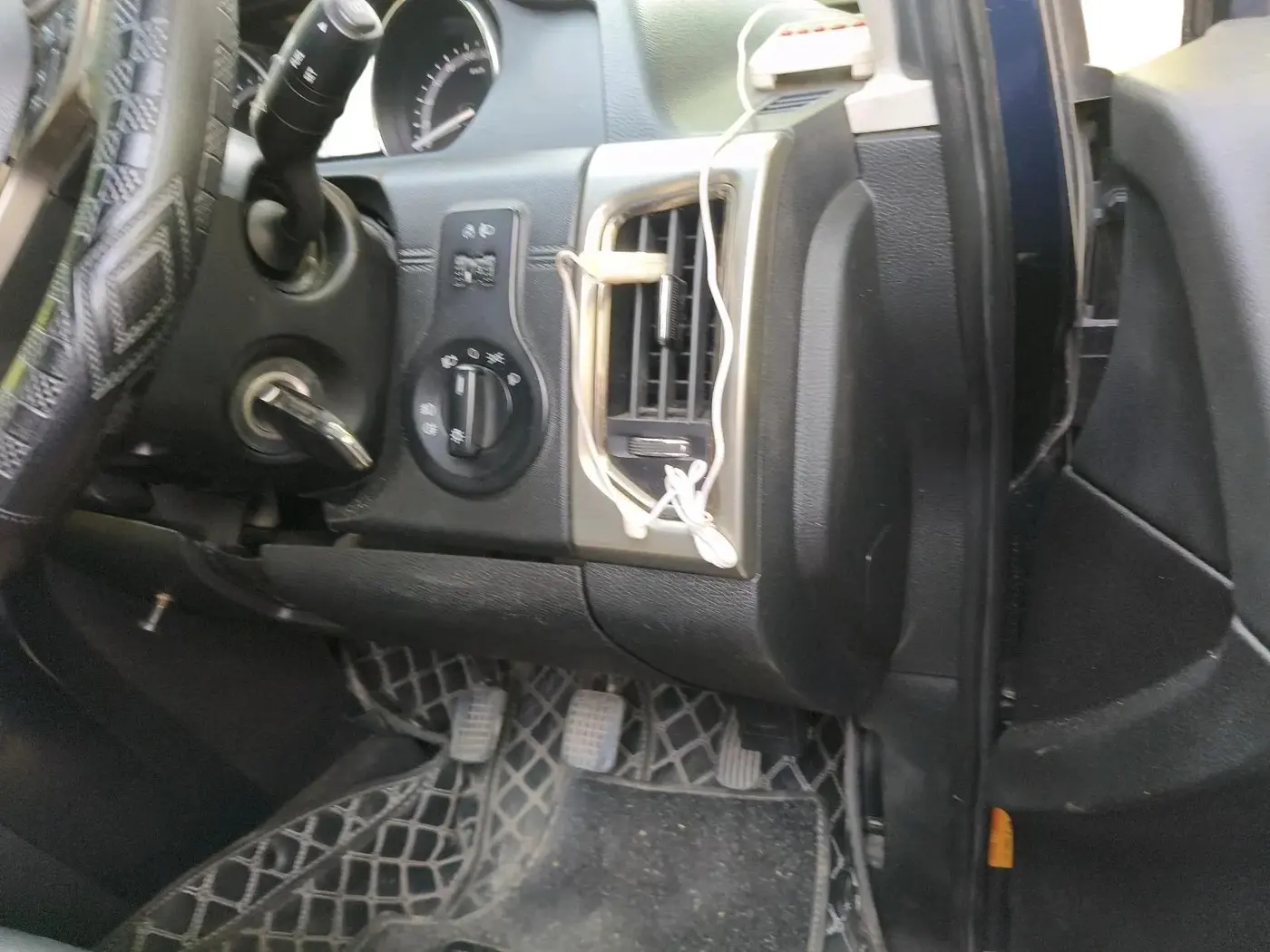 2017 Tata Hexa XT 4X2 7 STR, Diesel, Manual, 1,90,194 km, interior