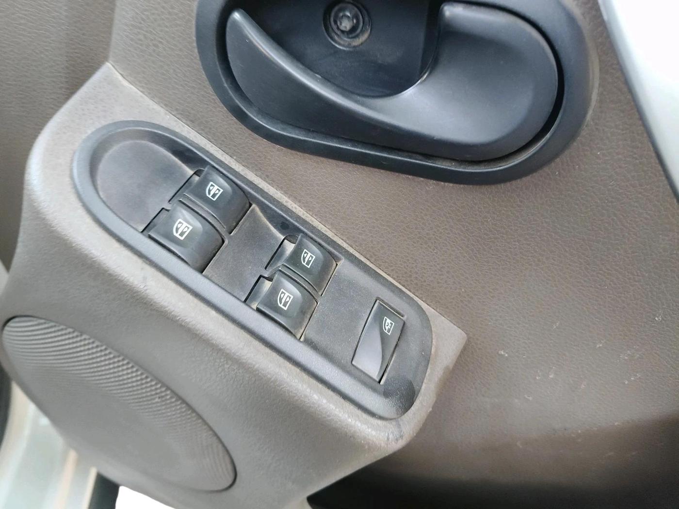 2018 Renault Duster RXE PETROL, Petrol, Manual, 33,366 km, interior