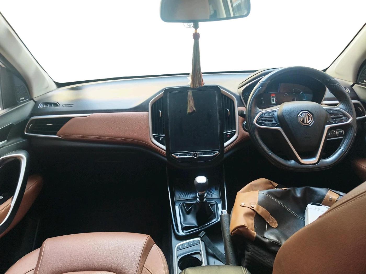 2021 MG HECTOR PLUS SHARP 1.5 PETROL TURBO HYBRID MT 6-STR, Petrol, Manual, 1,04,541 km, interior