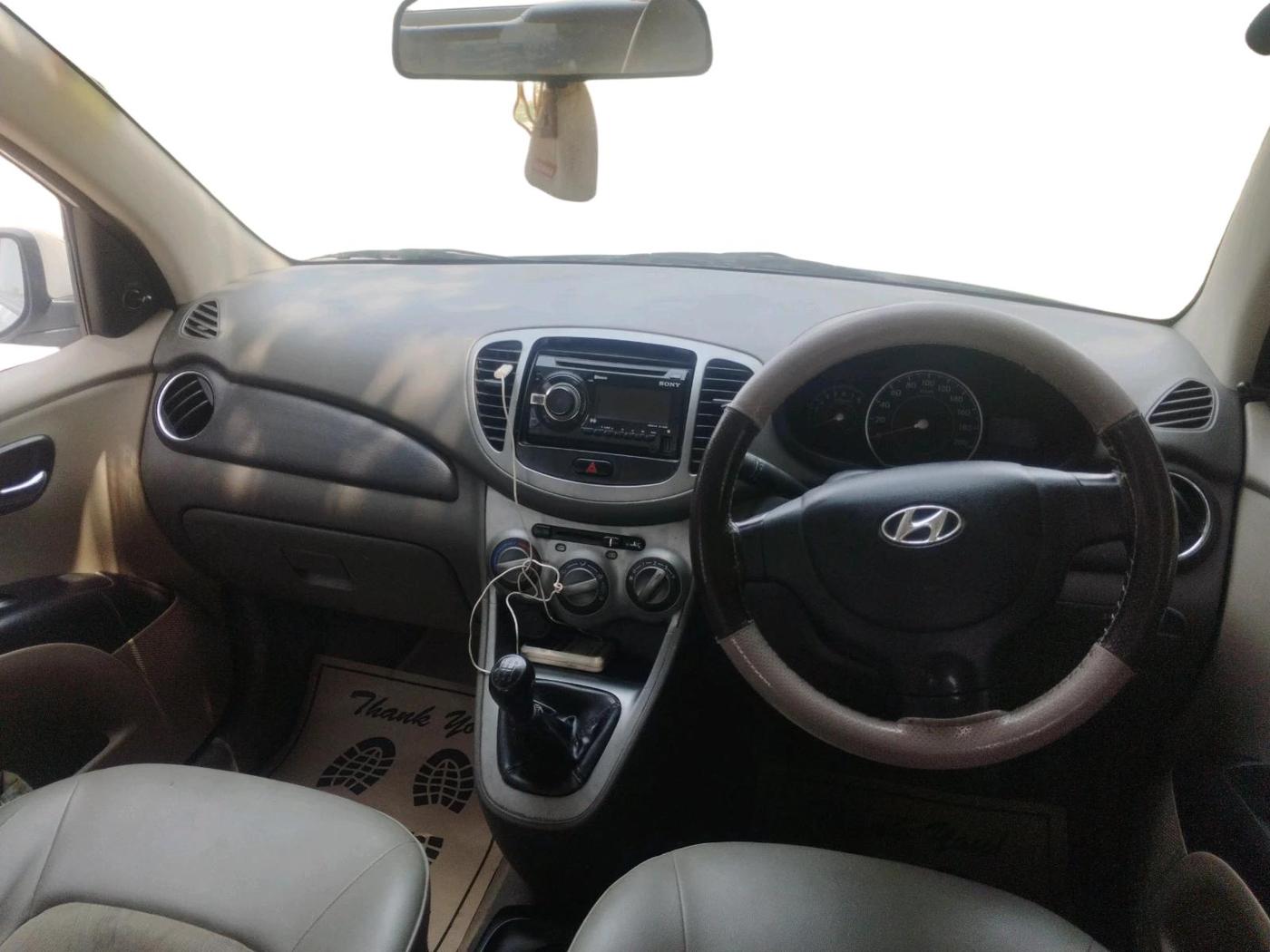 2011 Hyundai i10 MAGNA 1.1, Petrol, Manual, 1,20,728 km, interior