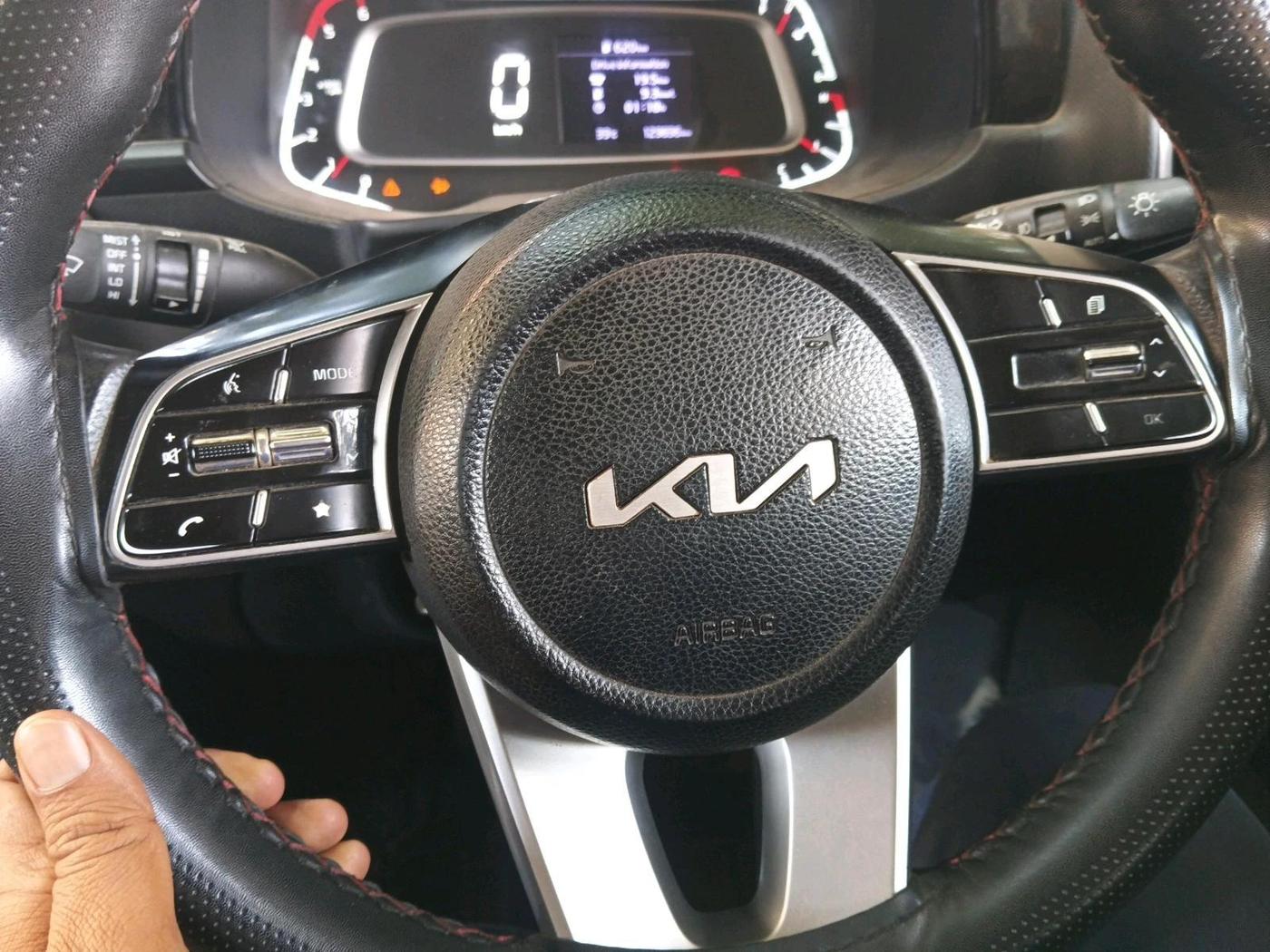 2022 KIA SONET HTK PLUS 1.5, Diesel, Manual, 1,29,836 km, interior