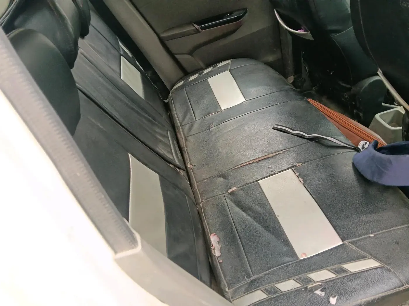 2016 Mahindra Kuv100 K8 D 5 STR, Diesel, Manual, 82,589 km, interior