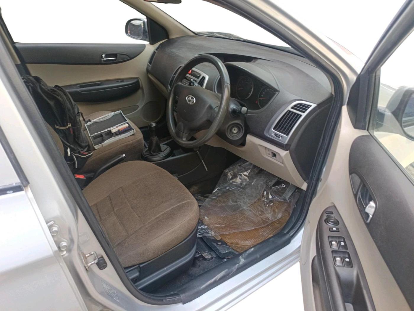 2013 Hyundai i20 MAGNA (O) 1.2, Petrol, Manual, 69,872 km, interior