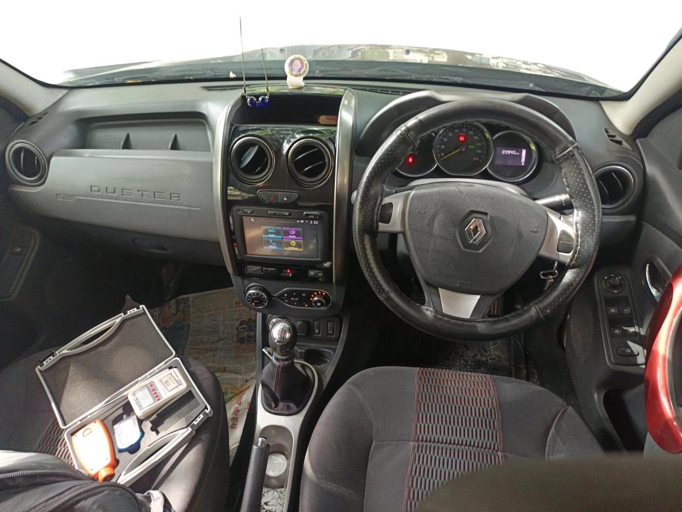 2016 Renault Duster 110 PS RXZ 4X4 MT DIESEL, Diesel, Manual, 89,945 km, interior