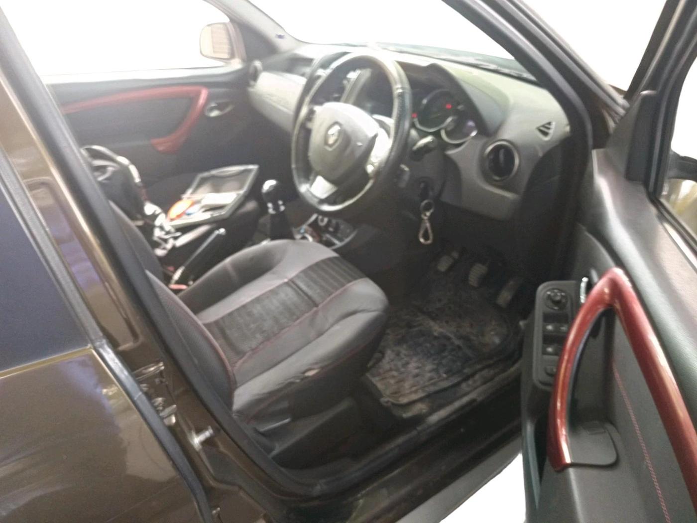 2016 Renault Duster 110 PS RXZ 4X4 MT DIESEL, Diesel, Manual, 89,945 km, interior