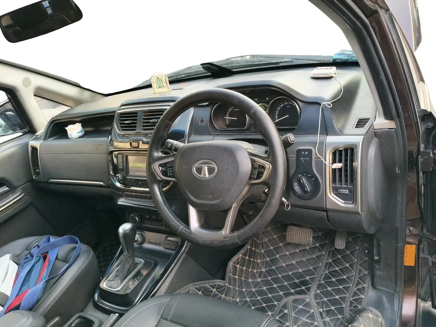 2018 Tata Hexa XTA 4X2 6 STR, Diesel, Automatic, 1,21,485 km, interior