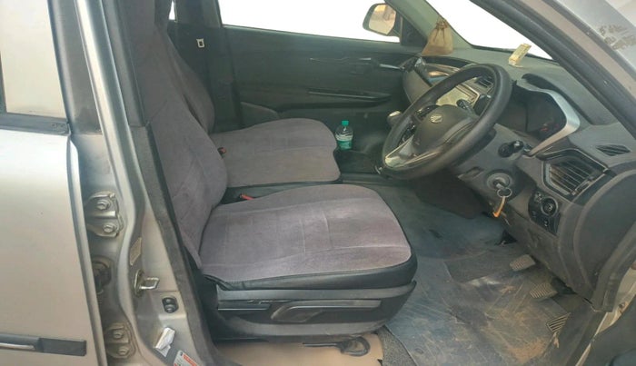 2017 Mahindra KUV 100 NXT K8 D 6 STR, Diesel, Manual, 2,20,713 km, interior