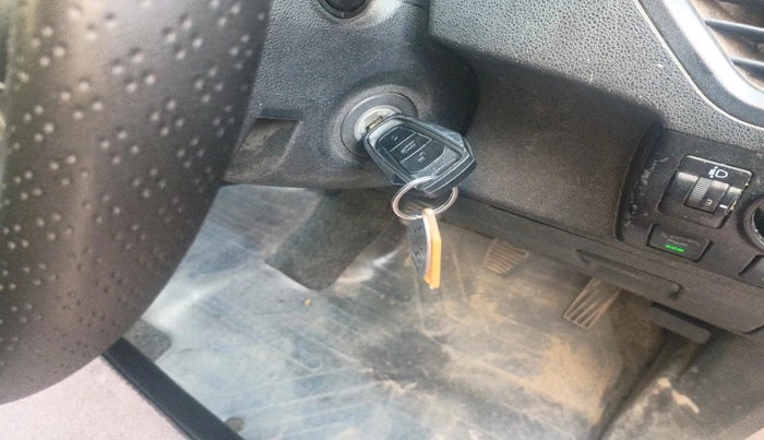 2017 Mahindra KUV 100 NXT K8 D 6 STR, Diesel, Manual, 2,20,713 km, interior