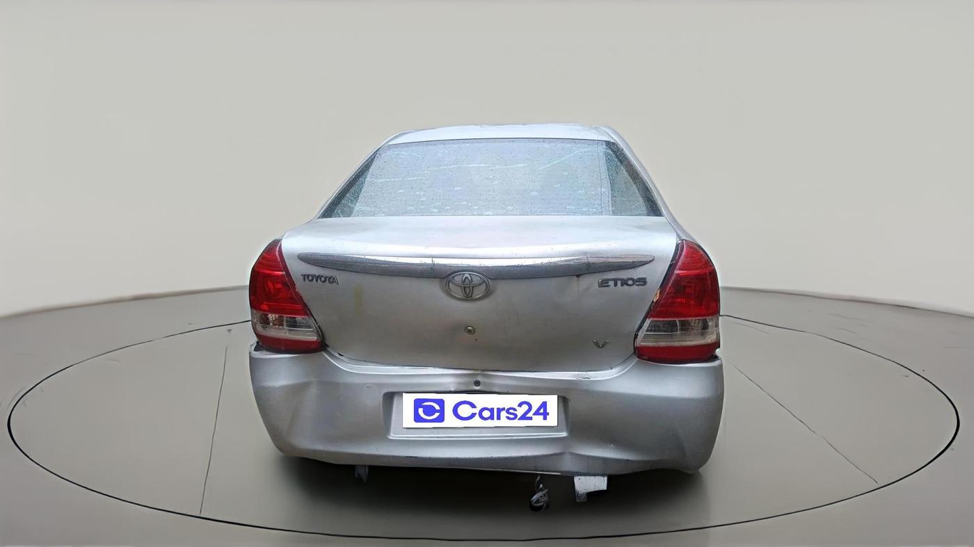 2011 Toyota Etios V, Petrol, Manual, 1,78,132 km, exterior