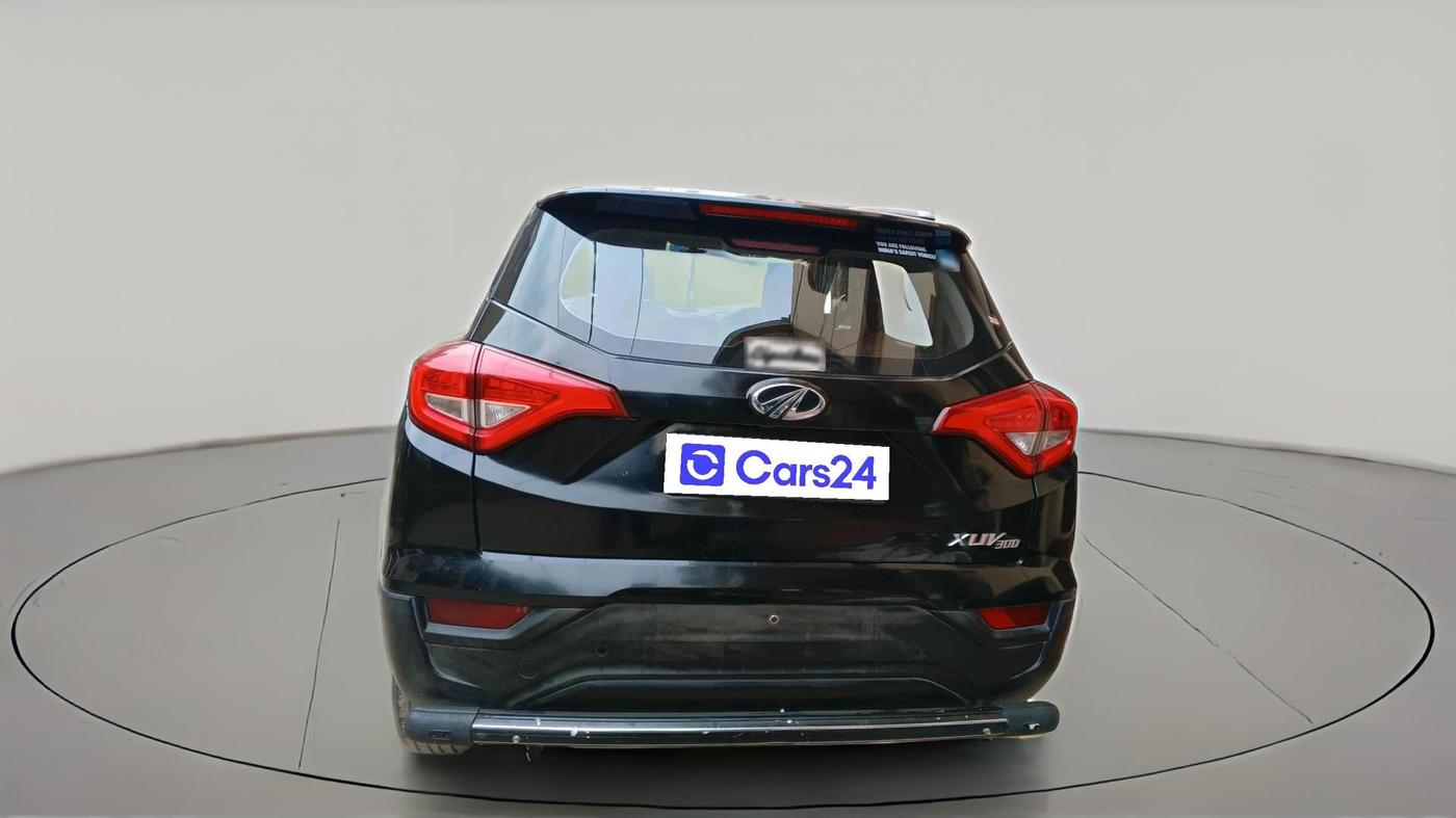 2022 Mahindra XUV300 W4 1.2 PETROL, Petrol, Manual, 33,939 km, exterior
