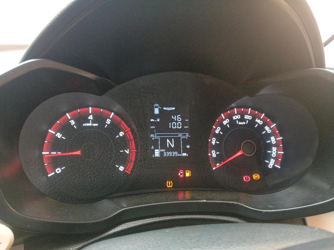 2022 Mahindra XUV300 W4 1.2 PETROL, Petrol, Manual, 33,939 km, interior