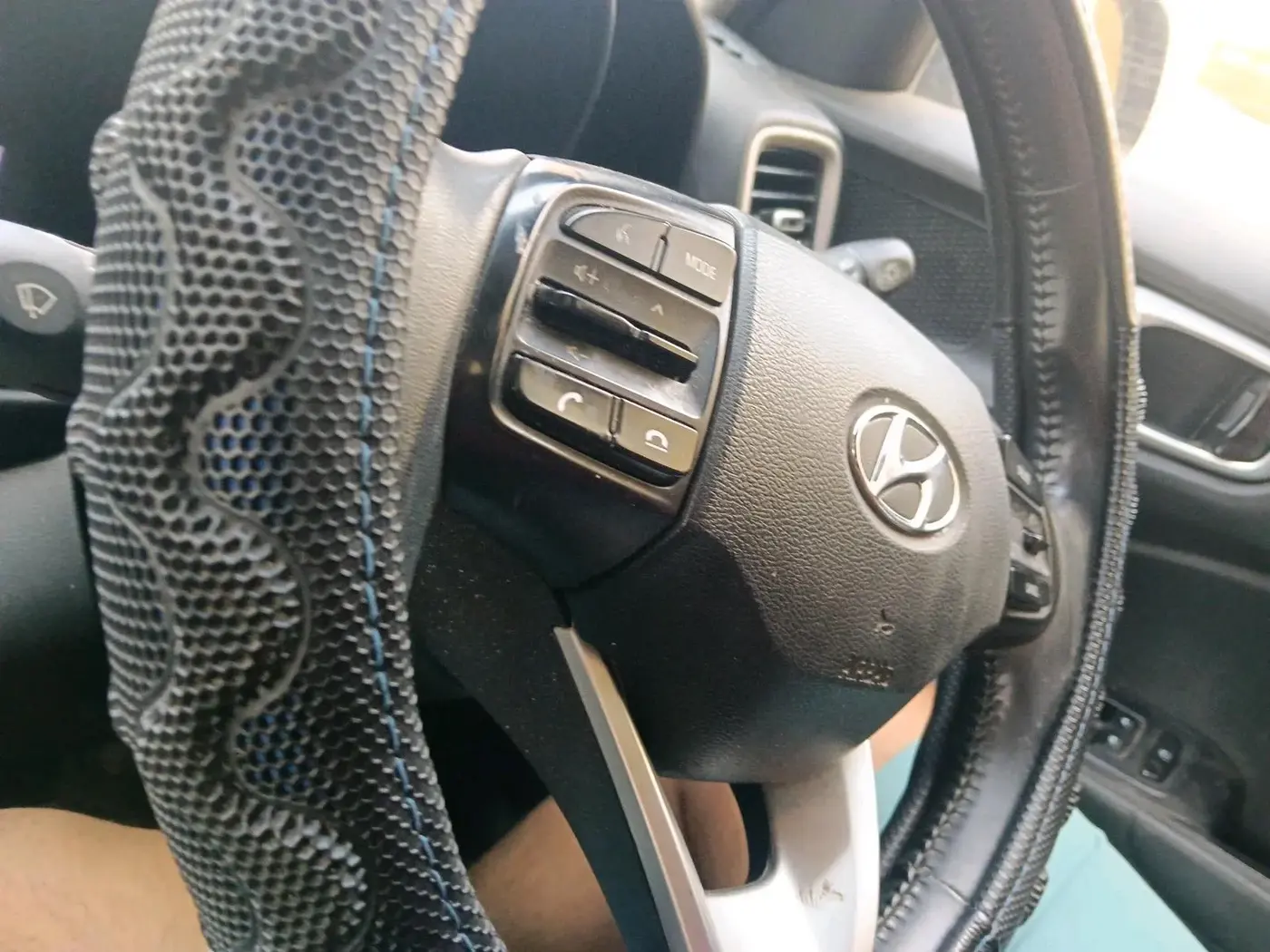 2020 Hyundai VENUE SX 1.0 TURBO, Petrol, Manual, 76,830 km, interior
