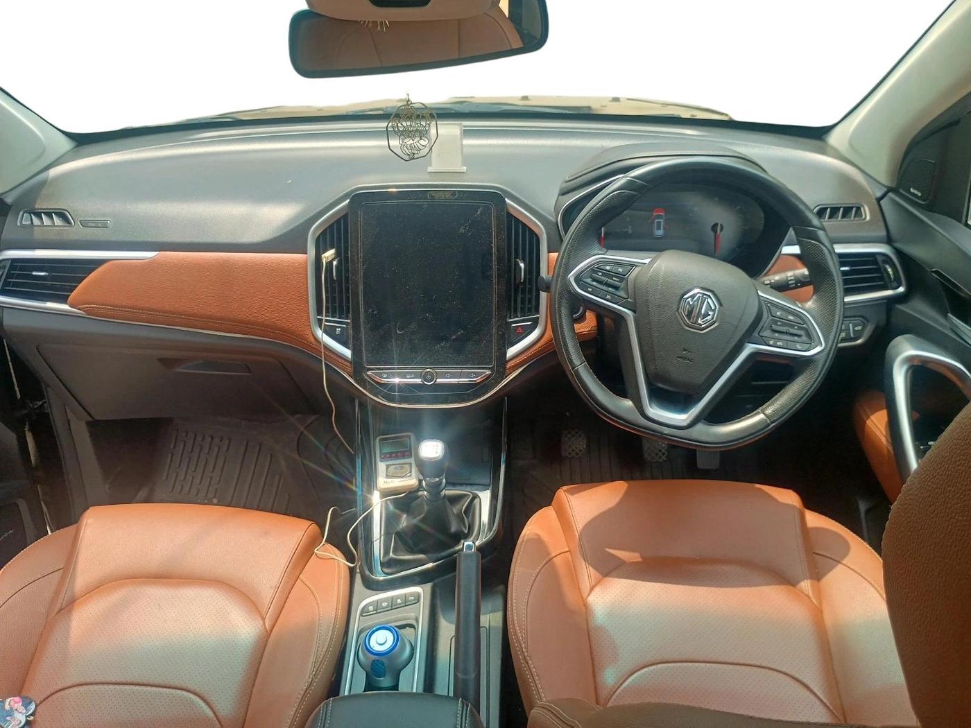 2022 MG HECTOR PLUS SHARP 1.5 PETROL TURBO HYBRID MT 6-STR, Petrol, Manual, 32,113 km, interior