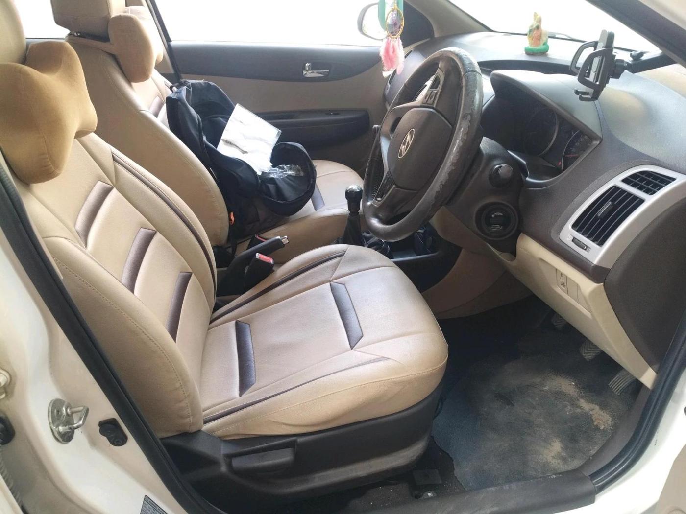 2011 Hyundai i20 SPORTZ 1.2, Petrol, Manual, 81,308 km, interior