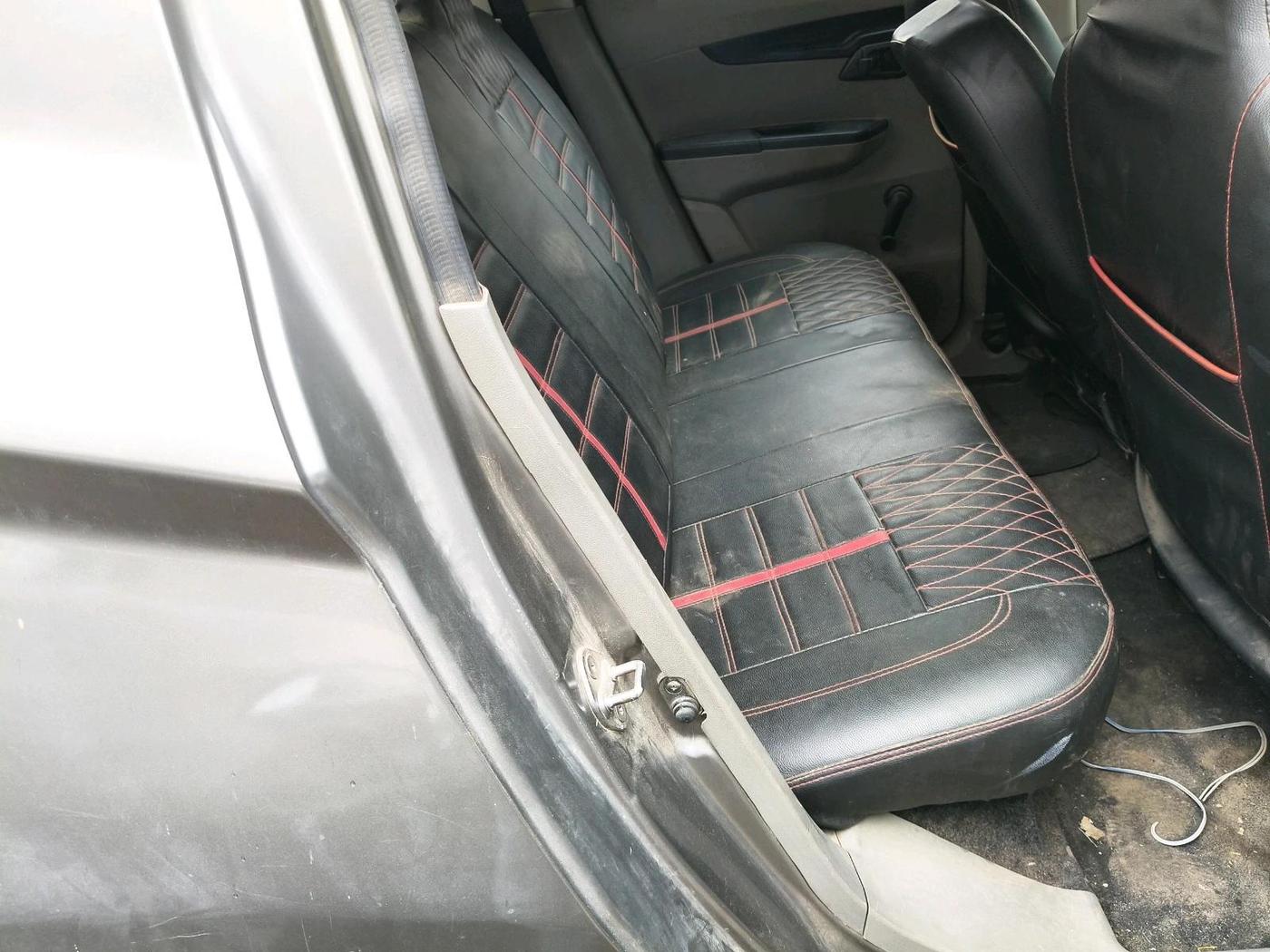 2017 Mahindra Kuv100 K2 6 STR, CNG, Manual, 41,779 km, interior