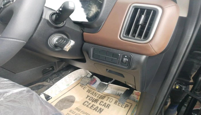 2026 Mahindra SCORPIO-N Z8 Select Petrol MT, Petrol, Manual, 753 km, interior