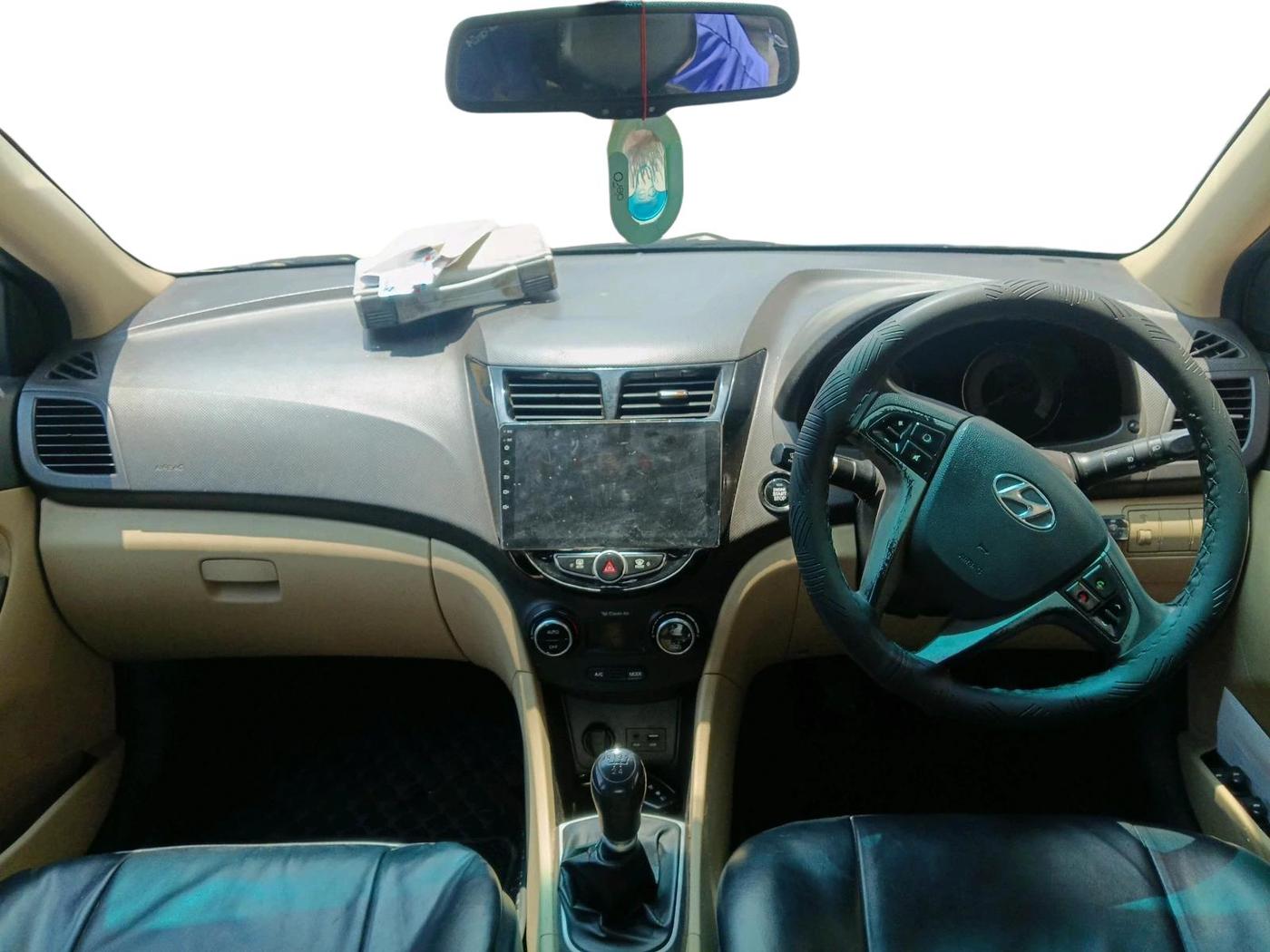2015 Hyundai Verna FLUIDIC 4S 1.6 VTVT S(O), CNG, Manual, 78,678 km, interior