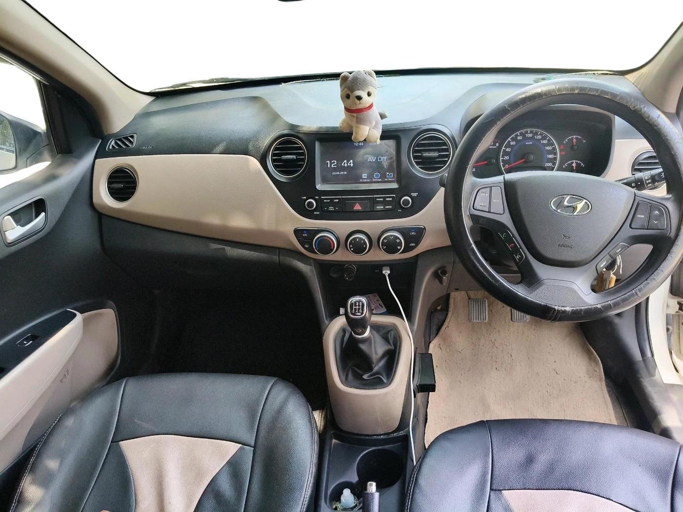 2017 Hyundai Grand i10 SPORTZ (O) 1.2 KAPPA VTVT, Petrol, Manual, 47,331 km, interior