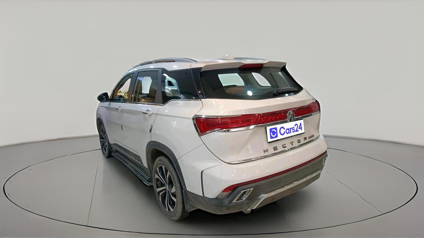 2025 MG HECTOR PLUS SHARP PRO 1.5 PETROL TURBO CVT 7 STR, Petrol, Automatic, 7,581 km, exterior