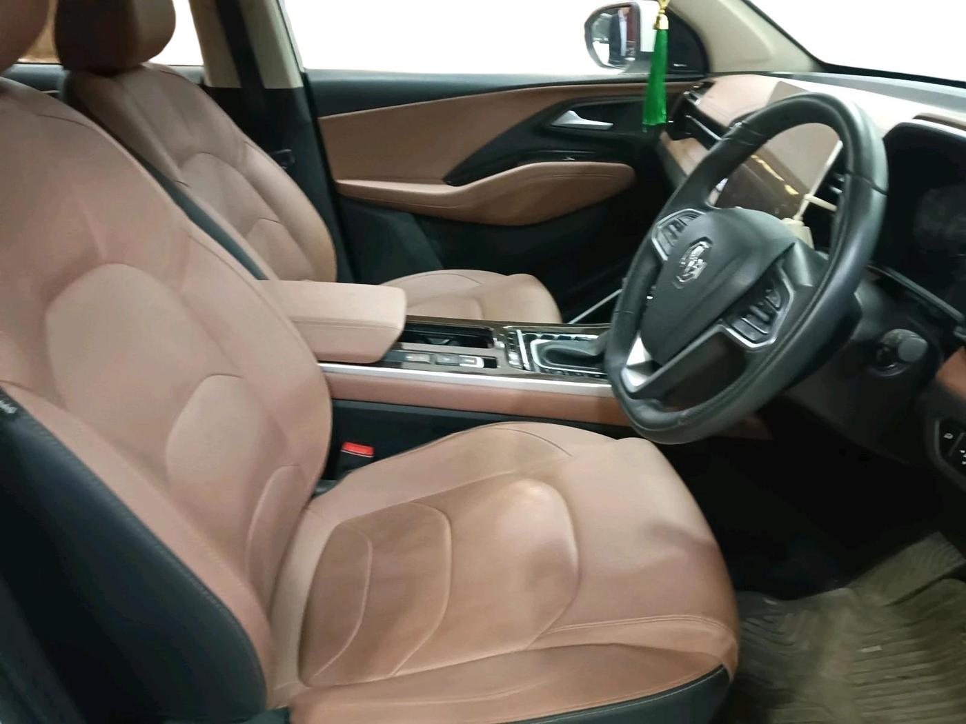 2025 MG HECTOR PLUS SHARP PRO 1.5 PETROL TURBO CVT 7 STR, Petrol, Automatic, 7,581 km, interior