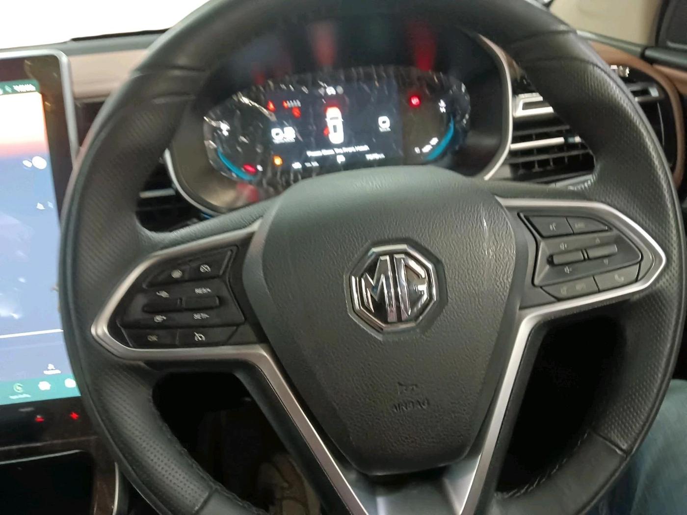 2025 MG HECTOR PLUS SHARP PRO 1.5 PETROL TURBO CVT 7 STR, Petrol, Automatic, 7,581 km, interior