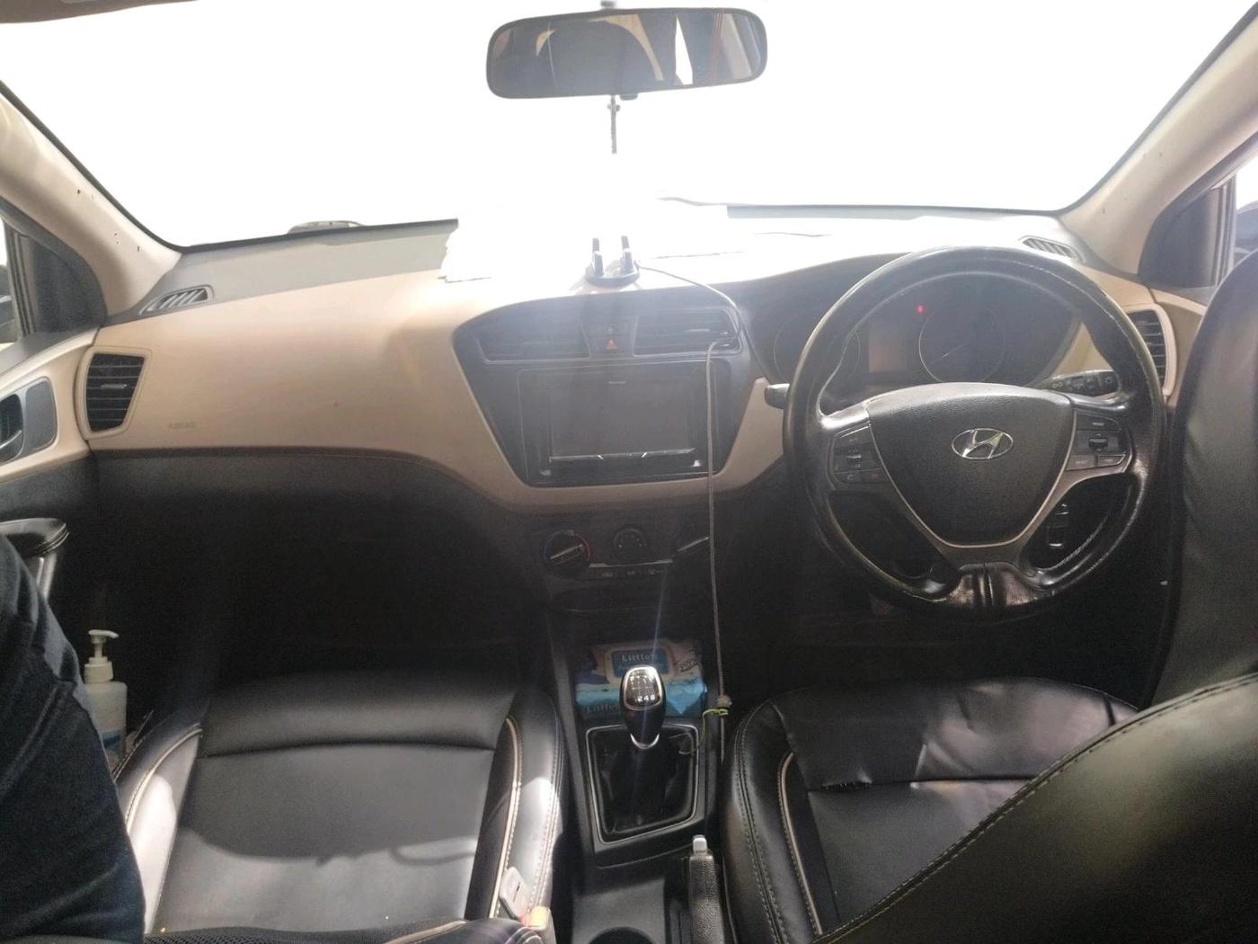 2017 Hyundai Elite i20 SPORTZ 1.4 CRDI, Diesel, Manual, 1,30,107 km, interior