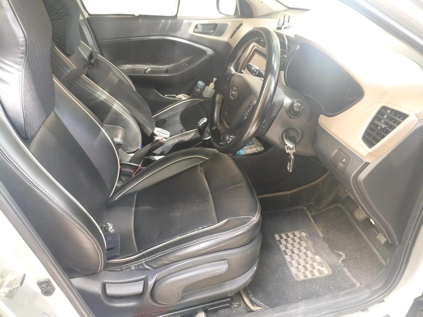 2017 Hyundai Elite i20 SPORTZ 1.4 CRDI, Diesel, Manual, 1,30,107 km, interior