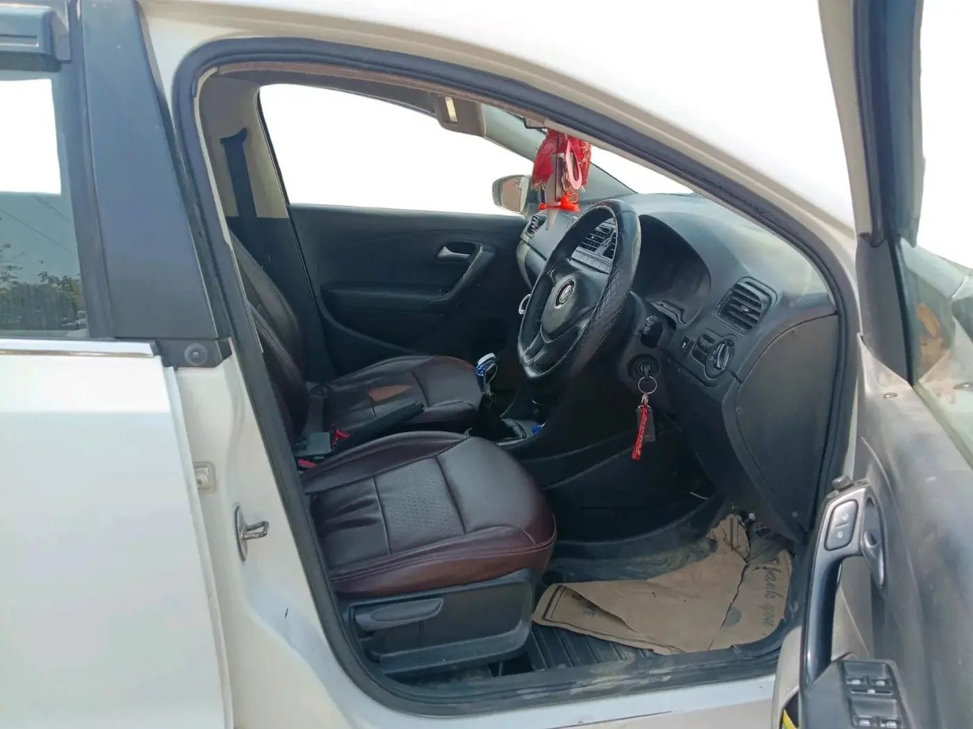 2015 Volkswagen Polo COMFORTLINE 1.2L, CNG, Manual, 60,615 km, interior