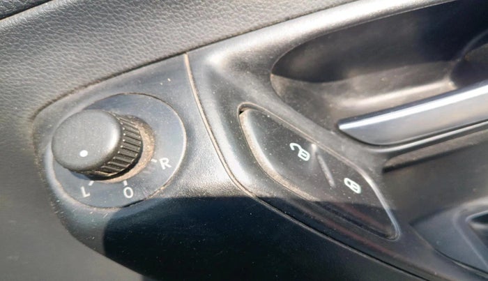 2015 Volkswagen Polo COMFORTLINE 1.2L, CNG, Manual, 60,615 km, interior