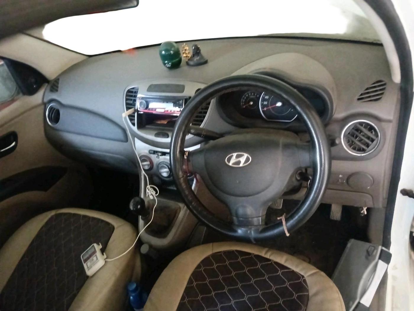 2012 Hyundai i10 MAGNA 1.1, CNG, Manual, 63,705 km, interior