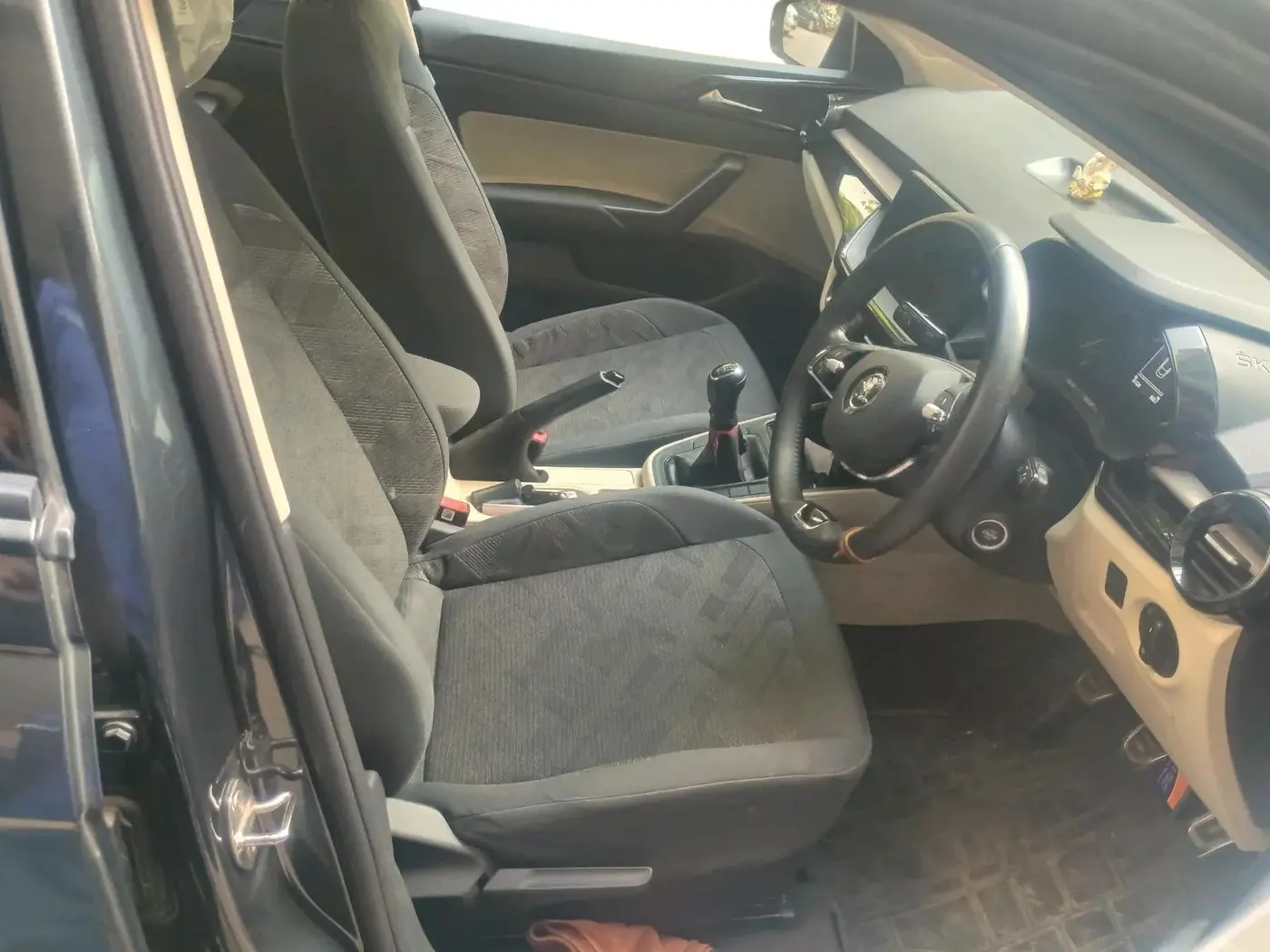 2025 Skoda SLAVIA AMBITION 1.0L TSI MT, Petrol, Manual, 15,124 km, interior