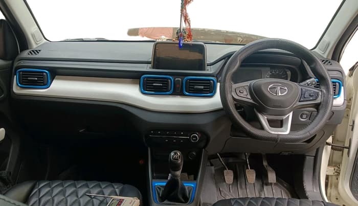 2023 Tata PUNCH CREATIVE  MT, Petrol, Manual, 10,015 km, interior