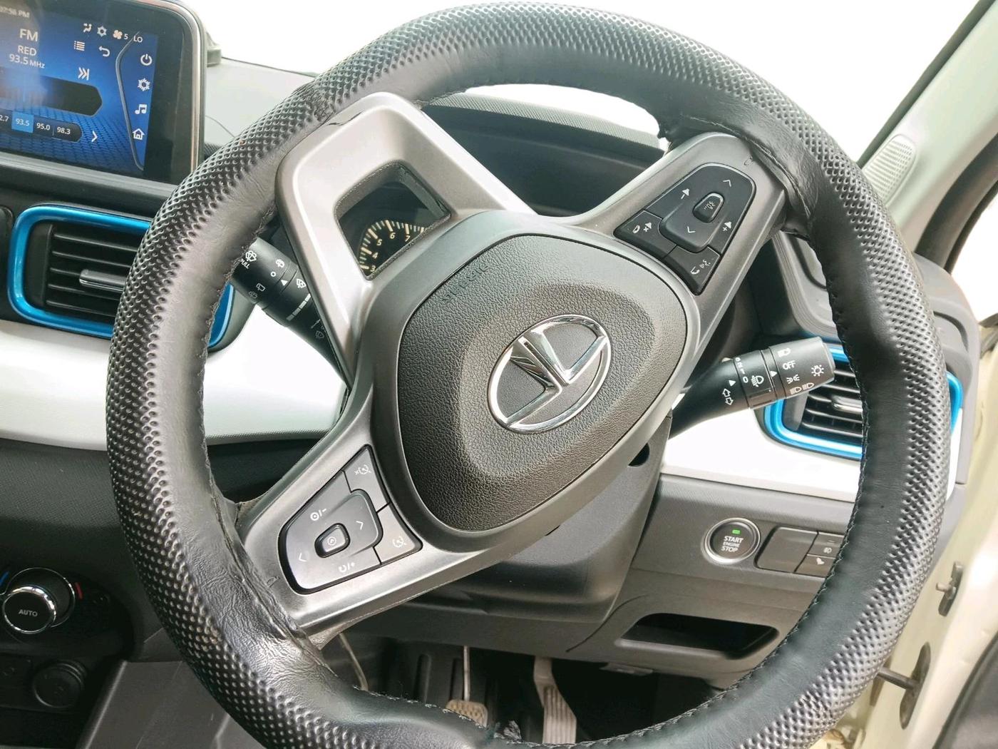 2023 Tata PUNCH CREATIVE  MT, Petrol, Manual, 10,015 km, interior