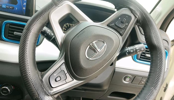 2023 Tata PUNCH CREATIVE  MT, Petrol, Manual, 10,015 km, interior