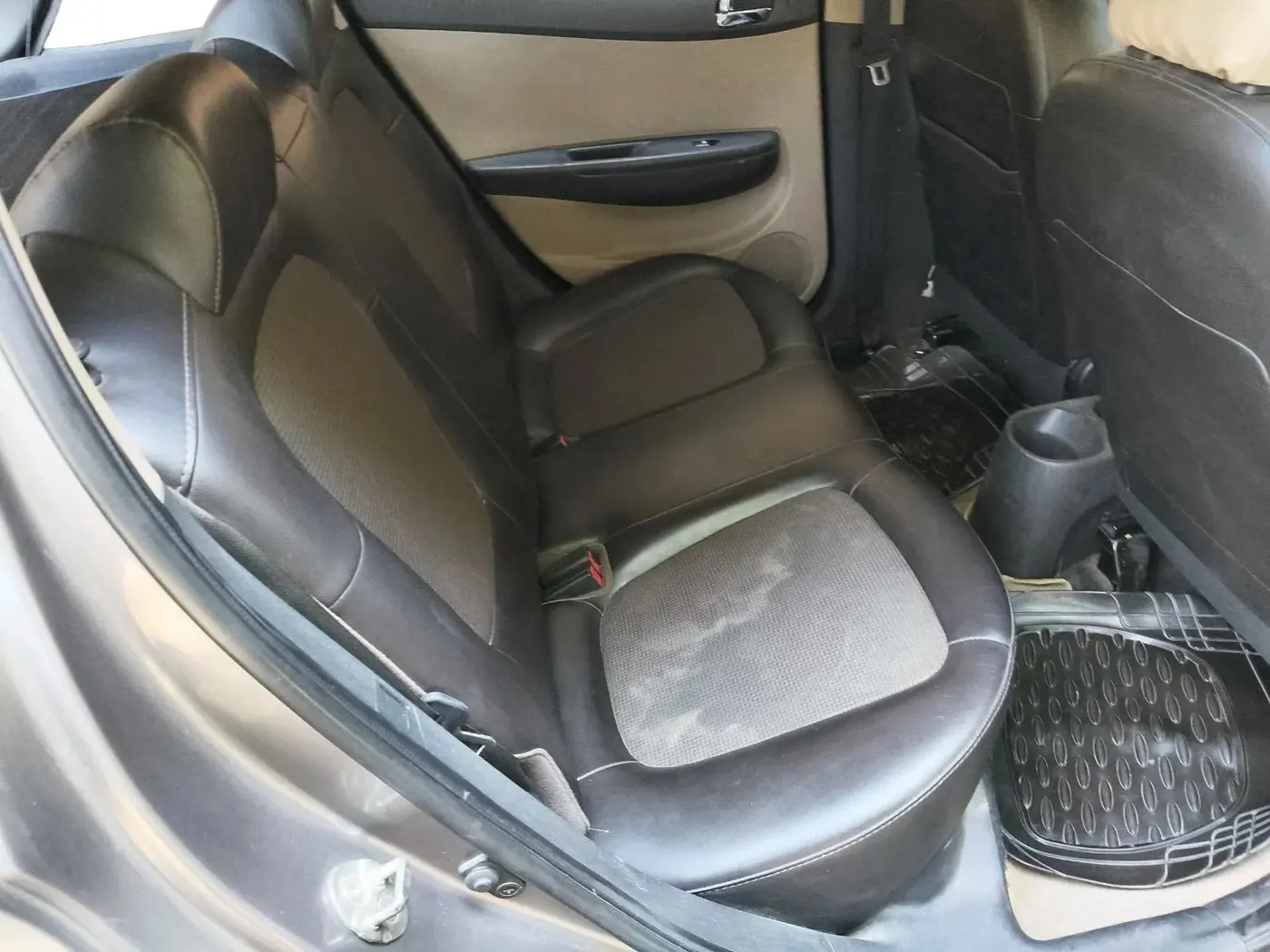 2013 Hyundai i20 MAGNA 1.2, CNG, Manual, 1,39,247 km, interior