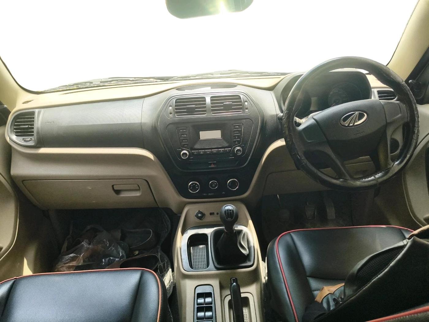 2019 Mahindra TUV300 T6 PLUS, Diesel, Manual, 74,789 km, interior