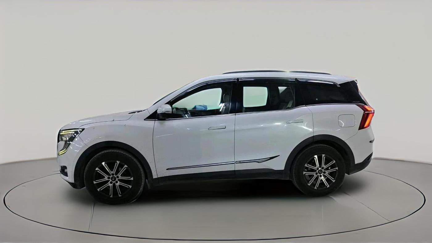 2022 Mahindra XUV700 AX 7 LUXURY D MT 7 STR, Diesel, Manual, 1,00,951 km, exterior