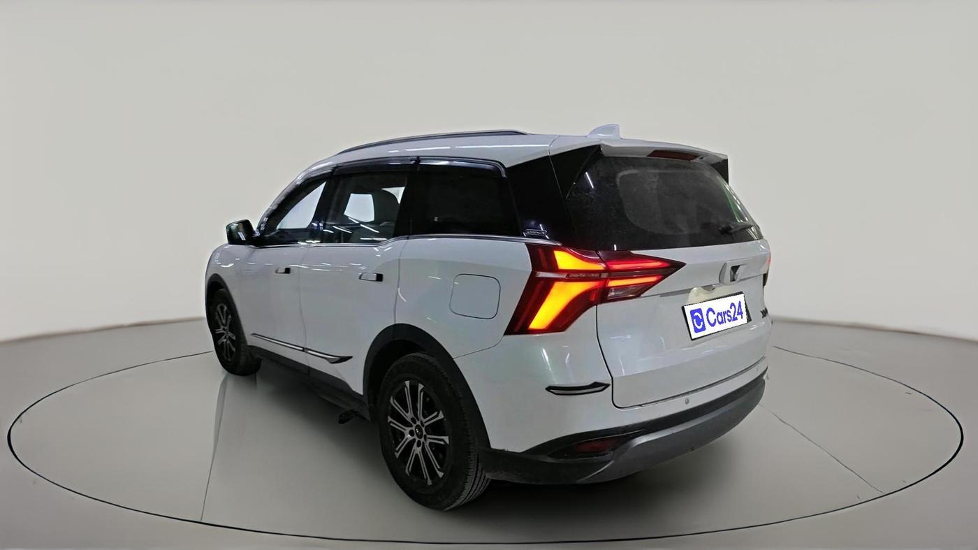 2022 Mahindra XUV700 AX 7 LUXURY D MT 7 STR, Diesel, Manual, 1,00,951 km, exterior