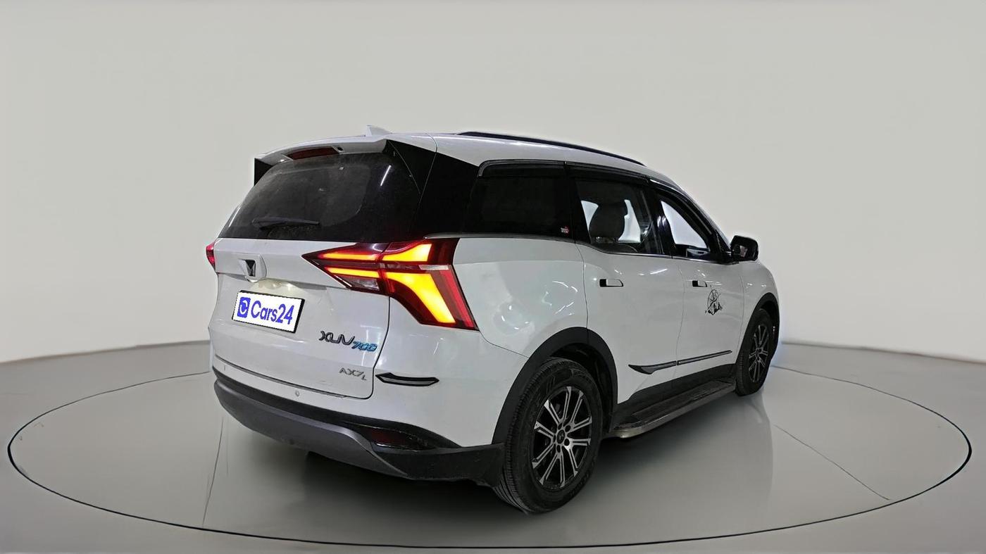 2022 Mahindra XUV700 AX 7 LUXURY D MT 7 STR, Diesel, Manual, 1,00,951 km, exterior