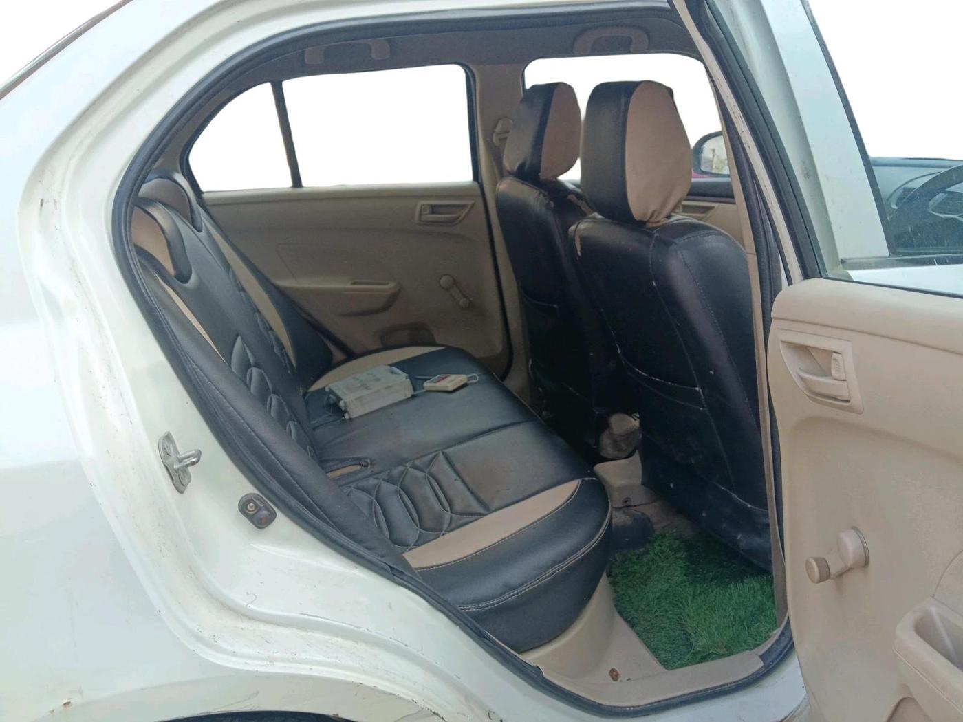 2016 Maruti Swift Dzire LXI, CNG, Manual, 1,45,371 km, interior