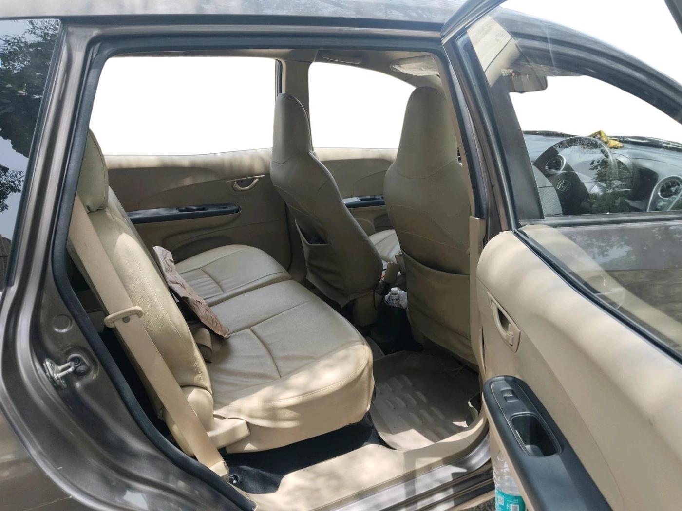 2015 Honda Mobilio 1.5L I-VTEC S, Petrol, Manual, 1,03,185 km, interior
