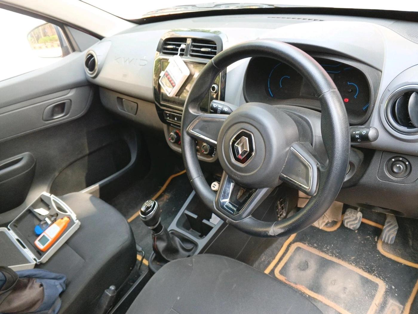 2022 Renault Kwid RXT 1.0 (O), Petrol, Manual, 36,712 km, interior