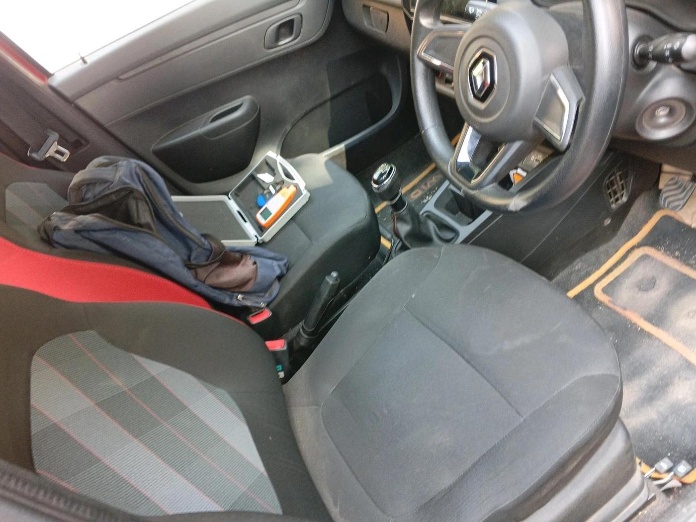 2022 Renault Kwid RXT 1.0 (O), Petrol, Manual, 36,712 km, interior