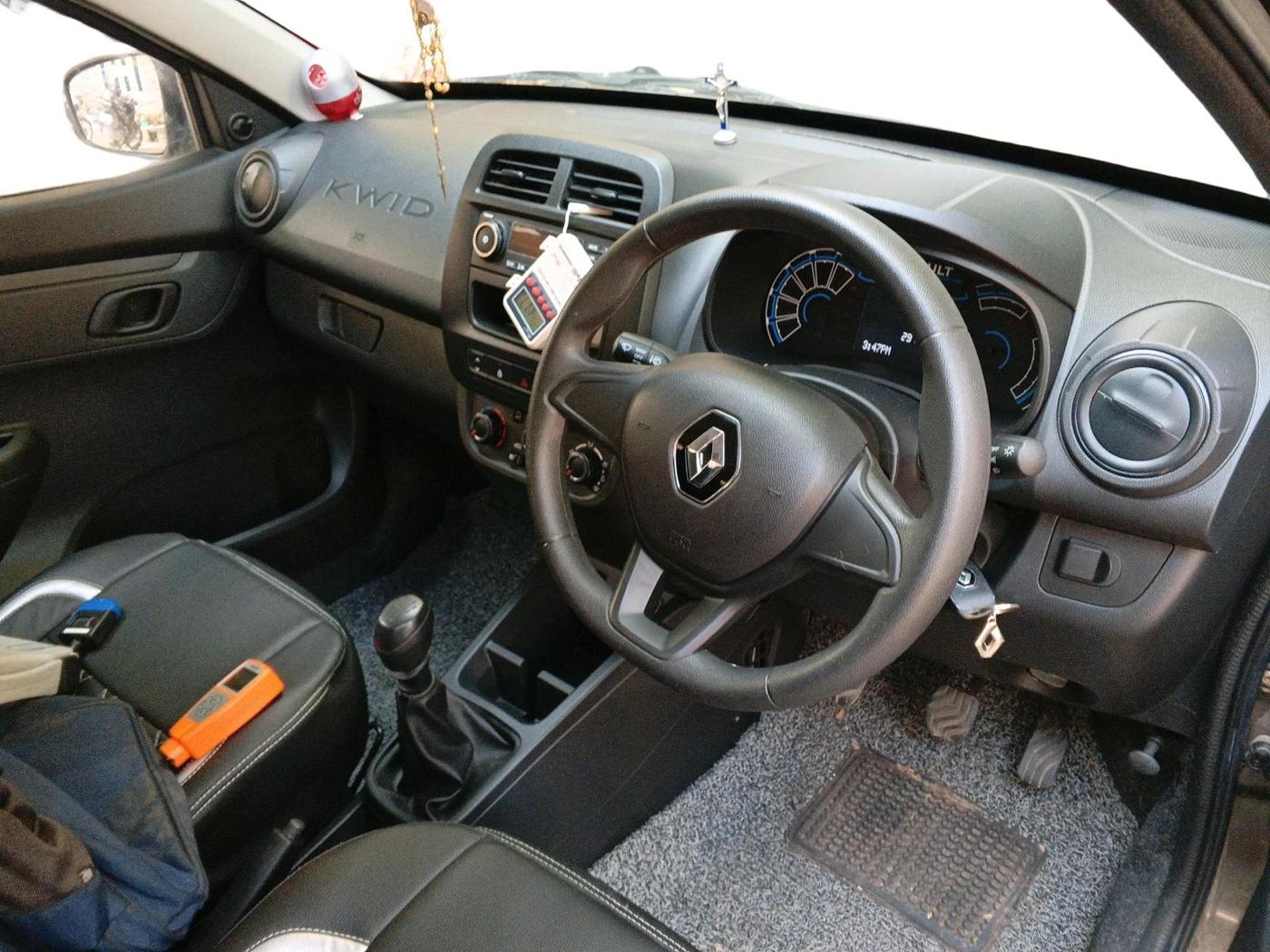2023 Renault Kwid RXL 1.0 (O), Petrol, Manual, 2,912 km, interior