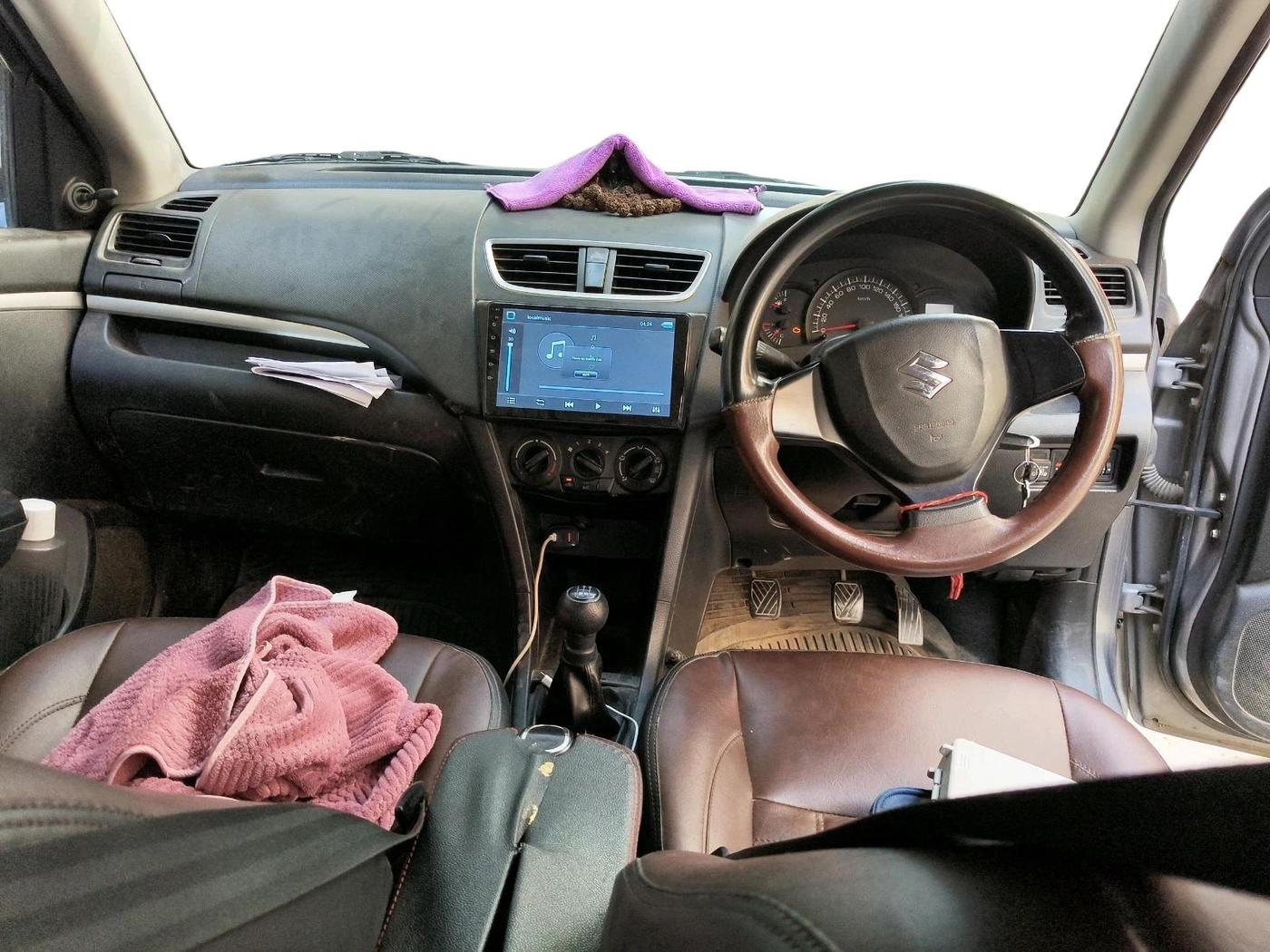 2017 Maruti Swift LXI, CNG, Manual, 1,58,658 km, interior